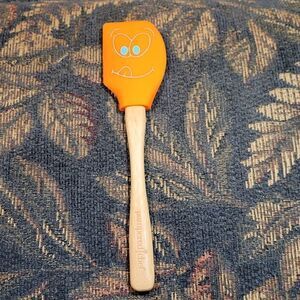 Pampered Chef Funny Face Kitchen Scraper
